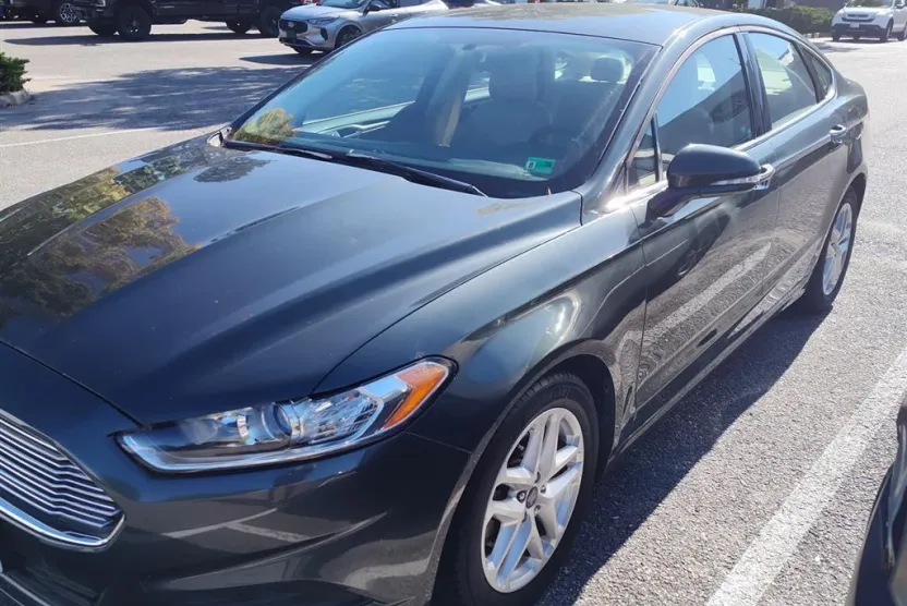2015 Ford Fusion SE photo 1