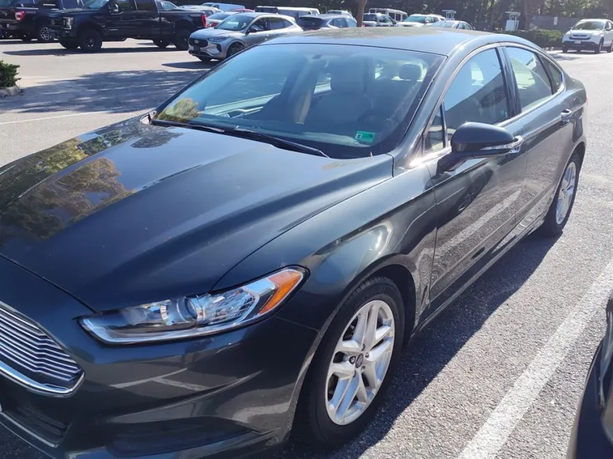 2015 Ford Fusion SE photo 1