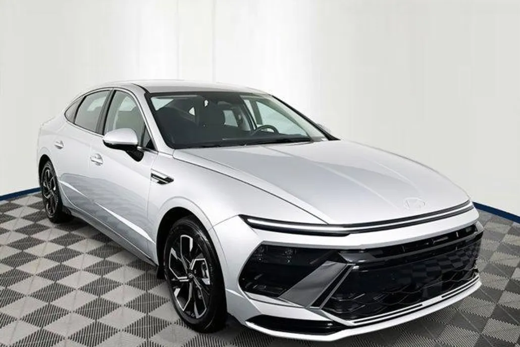 2025 Hyundai Sonata SEL photo 1