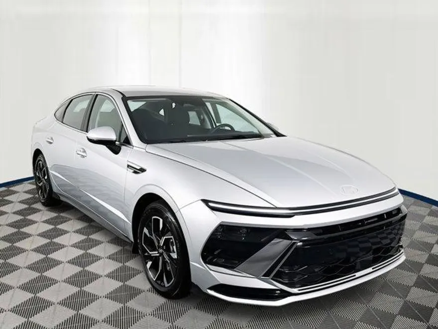 2025 Hyundai Sonata SEL photo 1