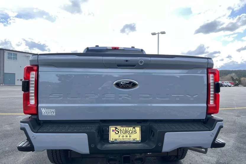 2025 Ford F-350 Lariat photo 1
