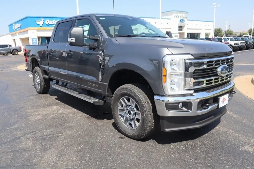 2025 Ford F-250 XLT photo 1