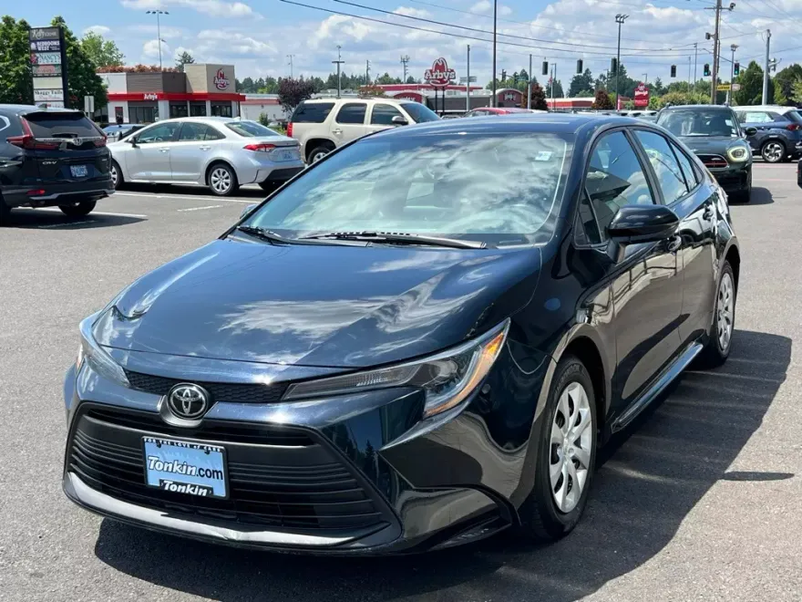 2024 Toyota Corolla LE photo 1