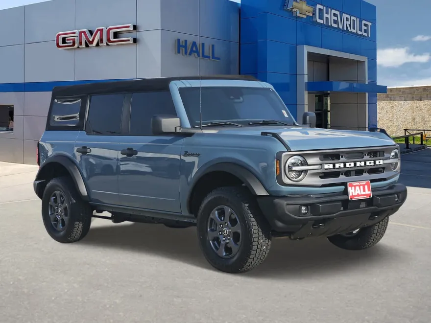 2022 Ford Bronco Base photo 1