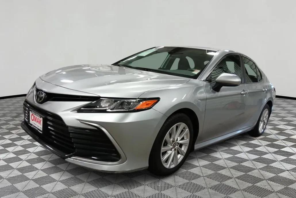 2021 Toyota Camry LE SE photo 1