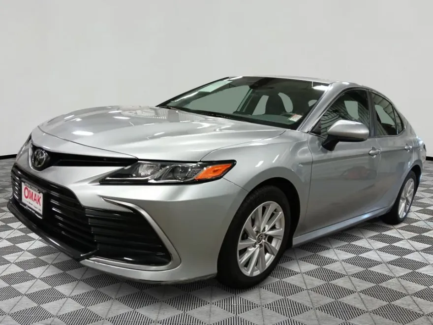 2021 Toyota Camry LE SE photo 1