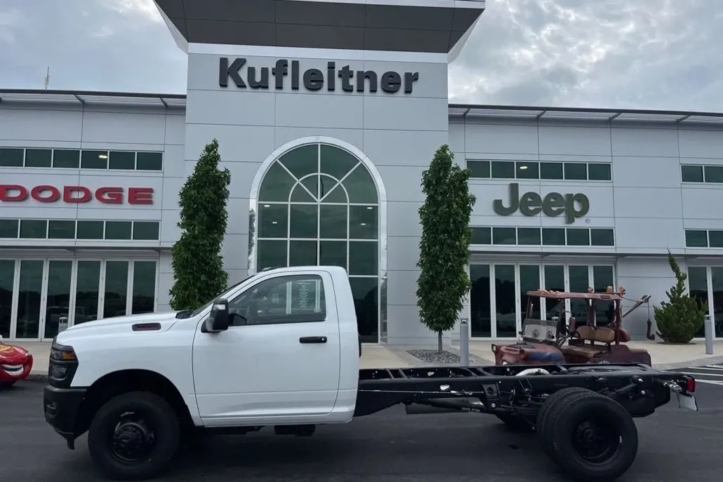 2025 Ram 3500 Tradesman photo 1