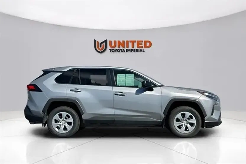 2023 Toyota RAV4 LE photo 1