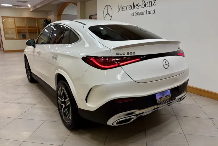 2026 Mercedes Benz GLC 300 4MATIC photo 1