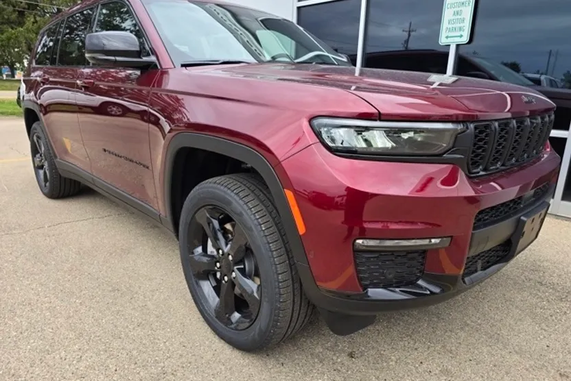 2025 Jeep Grand Cherokee Limited photo 1