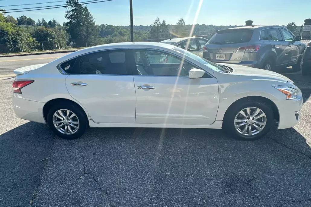 2015 Nissan Altima 2.5 SV photo 1