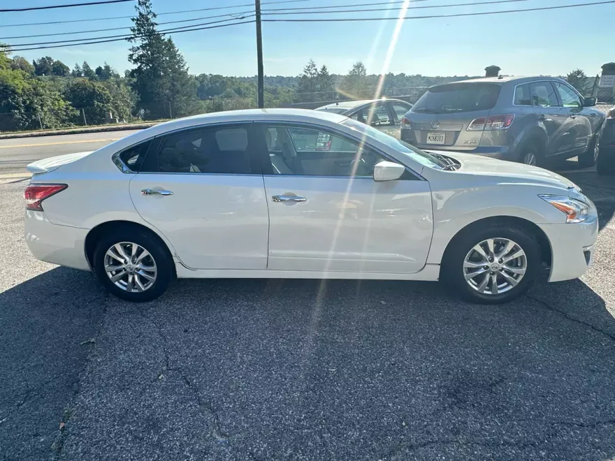 2015 Nissan Altima 2.5 SV photo 1