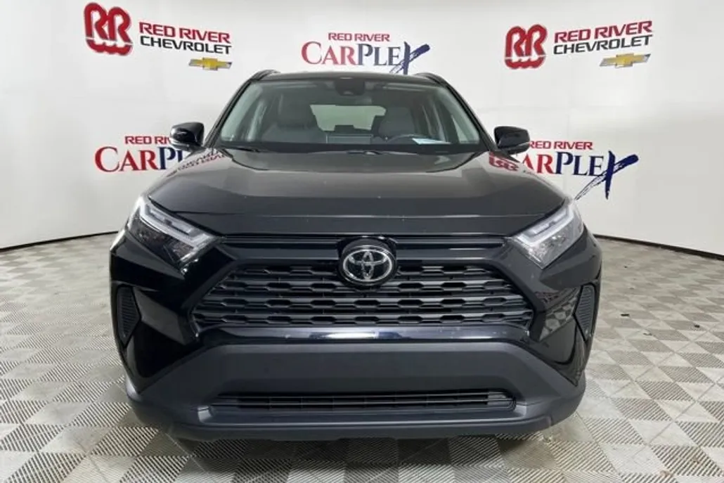 2024 Toyota RAV4 XLE photo 1