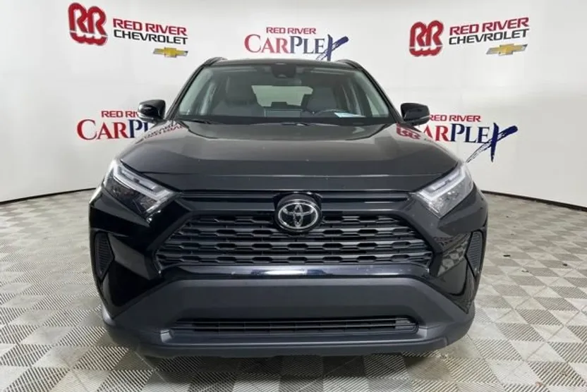 2024 Toyota RAV4 XLE photo 1