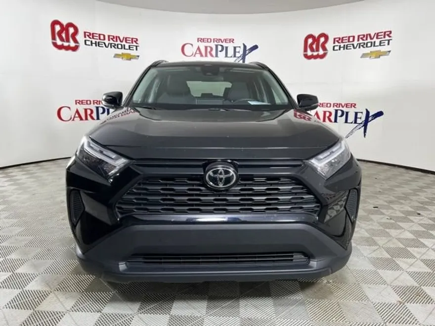 2024 Toyota RAV4 XLE photo 1