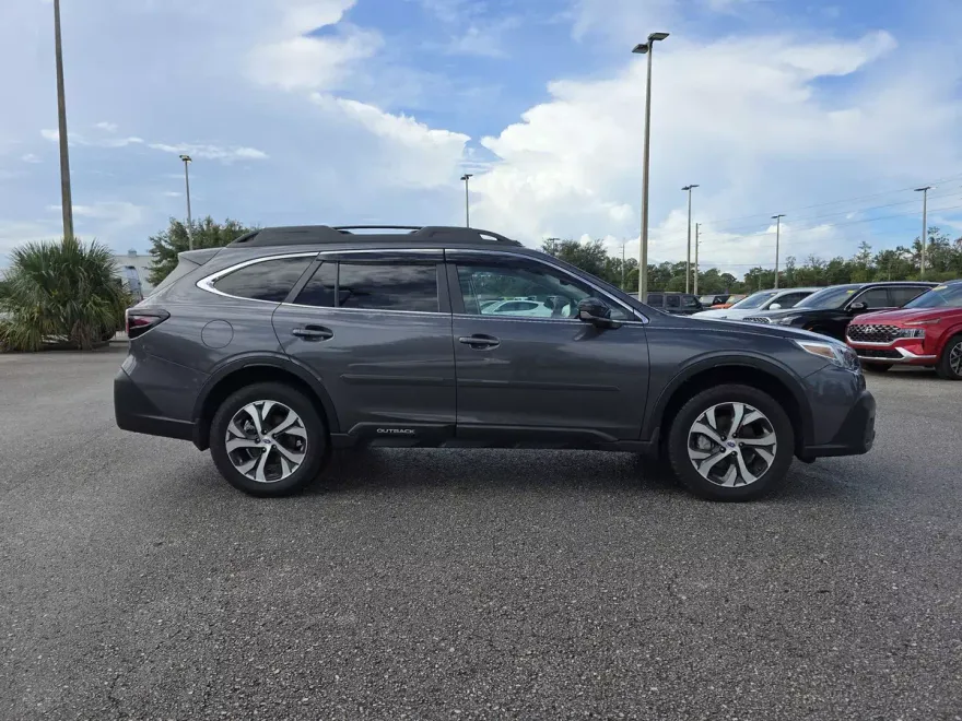2022 Subaru Outback Limited photo 1