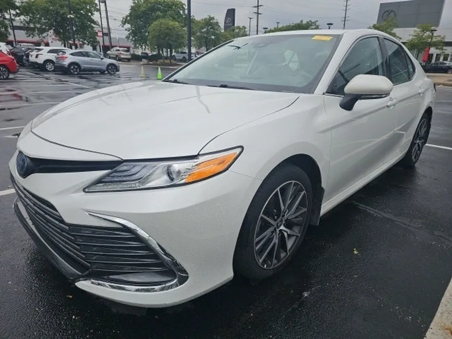 2022 Toyota Camry Hybrid XLE photo 1