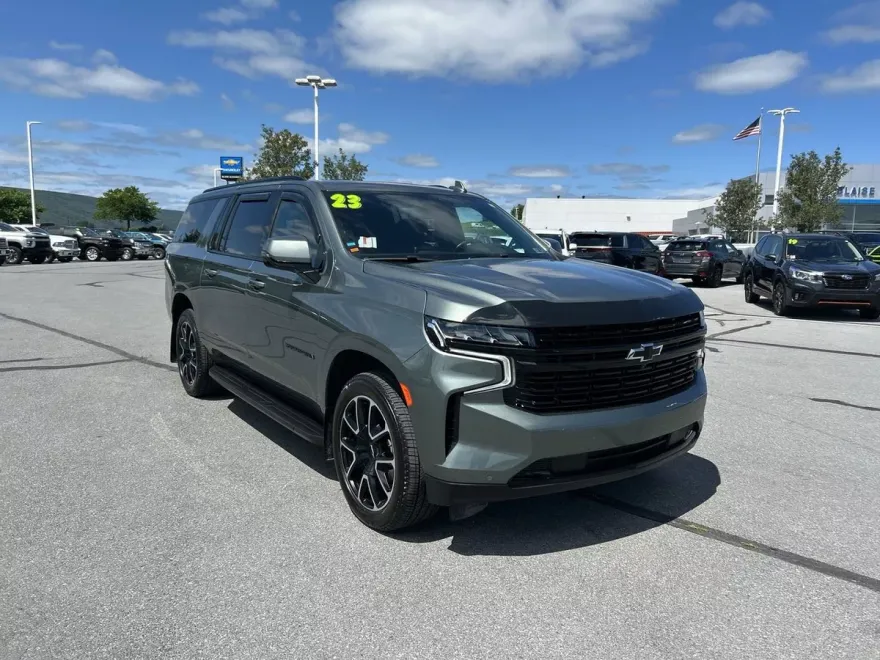 2023 Chevrolet Suburban RST photo 1