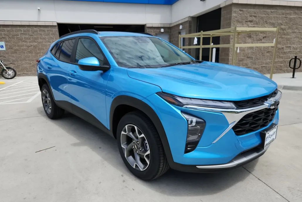 2025 Chevrolet Trax LT photo 1