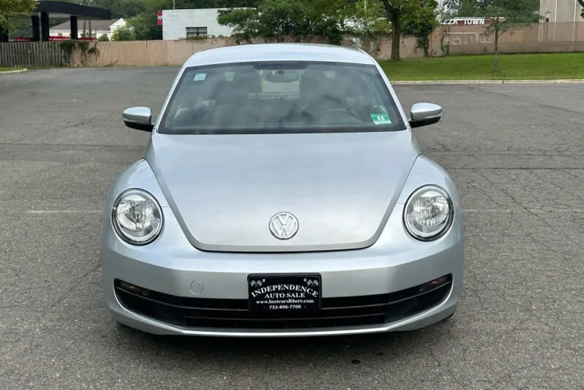 2012 Volkswagen Beetle 2.5L photo 1