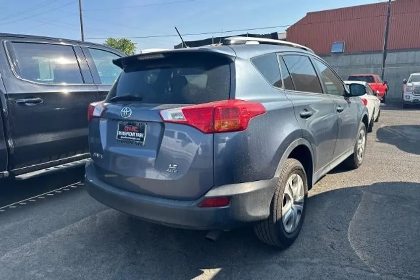 2014 Toyota RAV4 LE photo 1