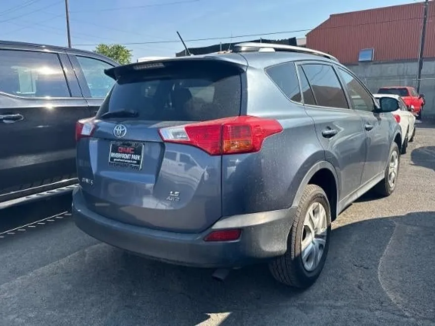 2014 Toyota RAV4 LE photo 1