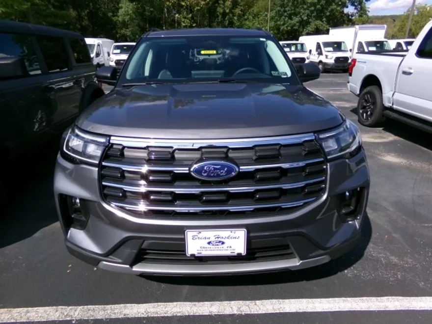 2025 Ford Explorer photo 1