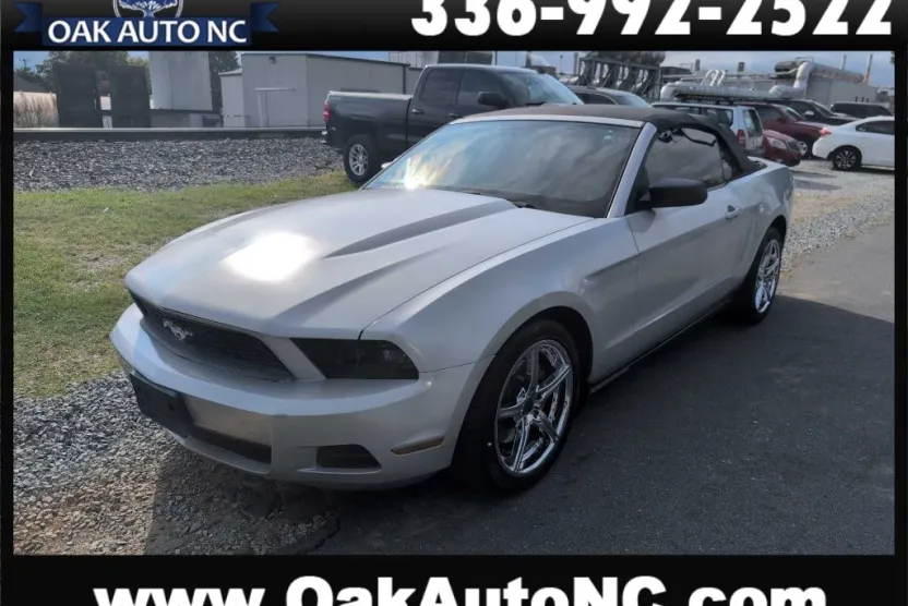2012 Ford Mustang Convertible photo 1
