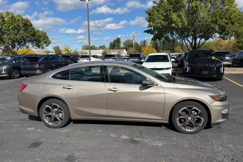 2022 Chevrolet Malibu 1LT photo 1