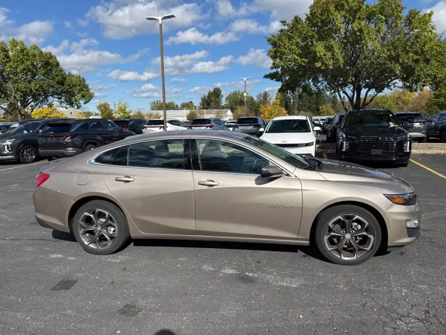 2022 Chevrolet Malibu 1LT photo 1
