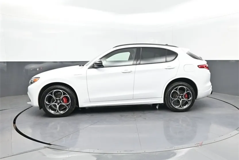 2022 Alfa Romeo Stelvio Ti Sport photo 1