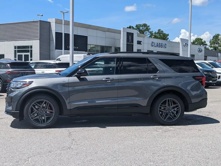2025 Ford Explorer ST-Line photo 1