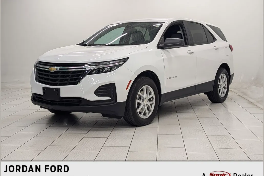 2023 Chevrolet Equinox LS photo 1