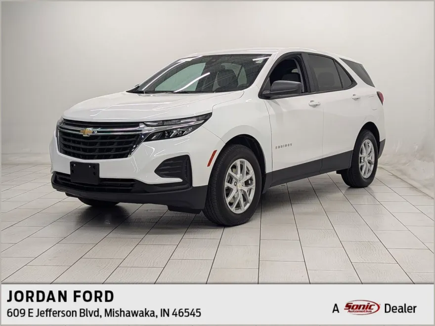 2023 Chevrolet Equinox LS photo 1