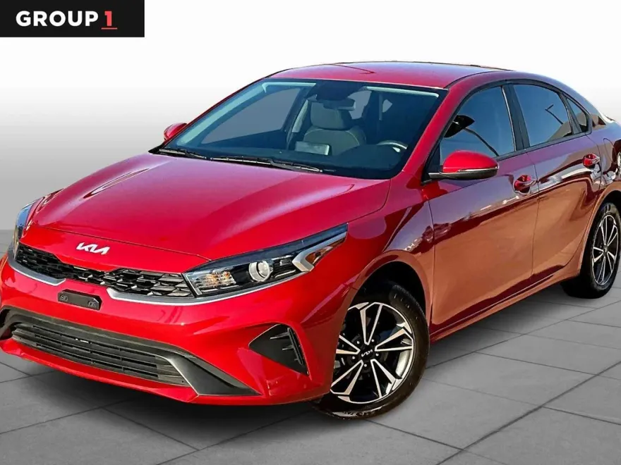 2023 Kia Forte LXS photo 1