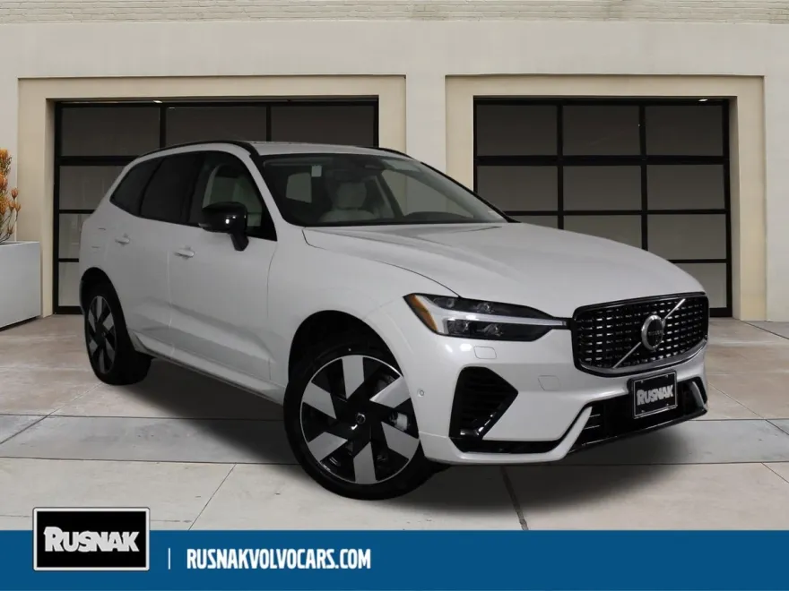 2025 Volvo XC60 Hybrid T8 Plus photo 1