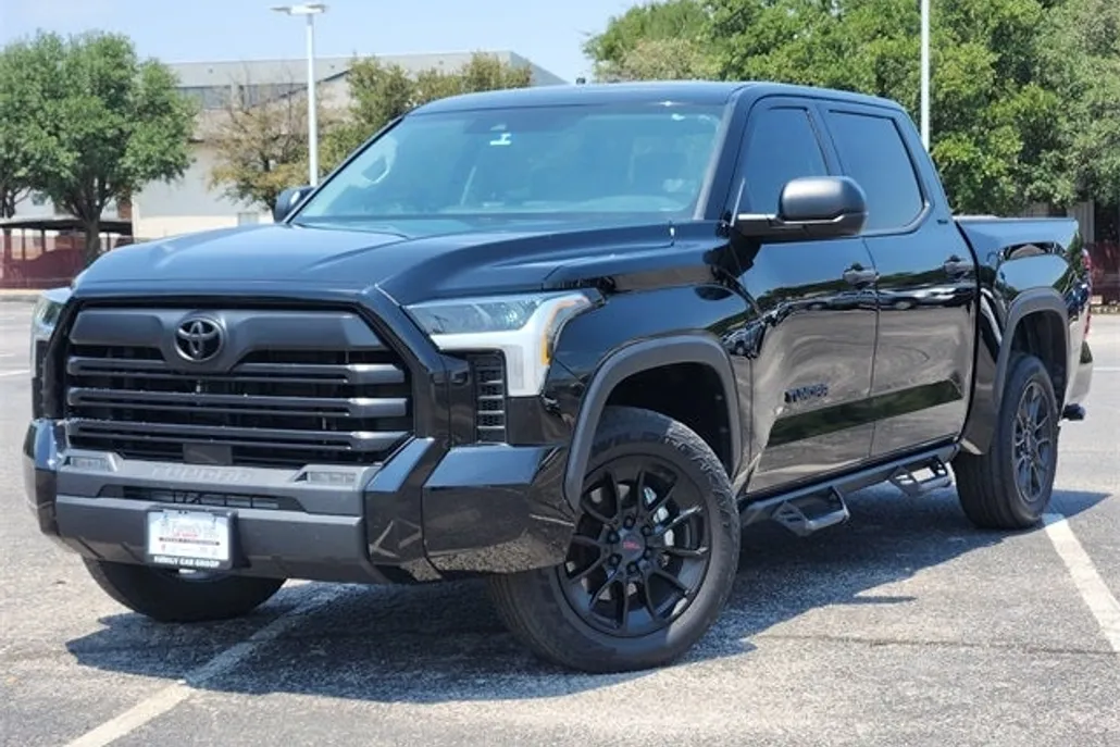 2023 Toyota Tundra SR5 photo 1