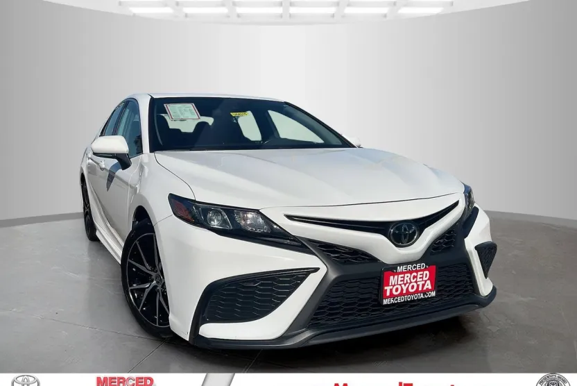 2023 Toyota Camry SE photo 1