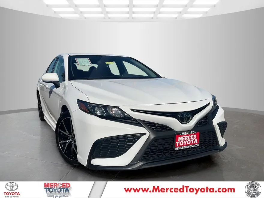 2023 Toyota Camry SE photo 1