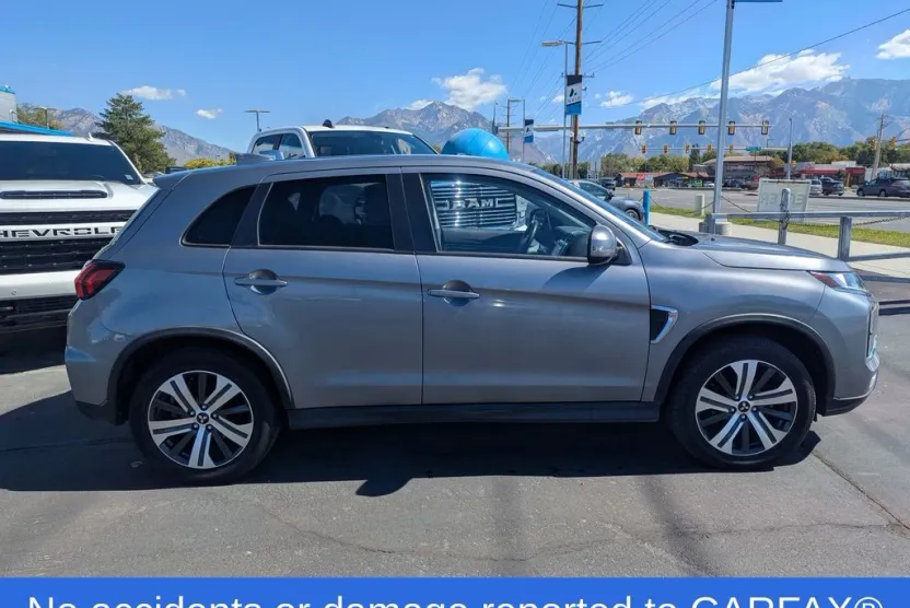 2021 Mitsubishi Outlander Sport LE photo 1