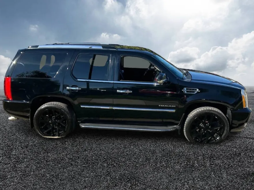2011 Cadillac Escalade Base photo 1