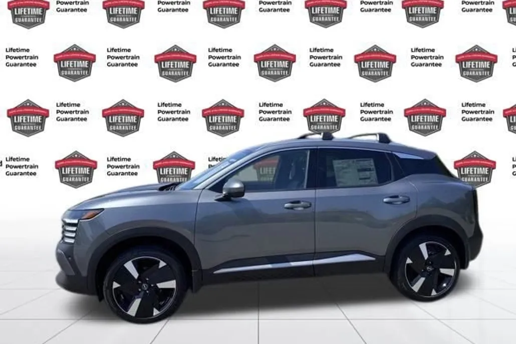 2025 Nissan Kicks SR photo 1