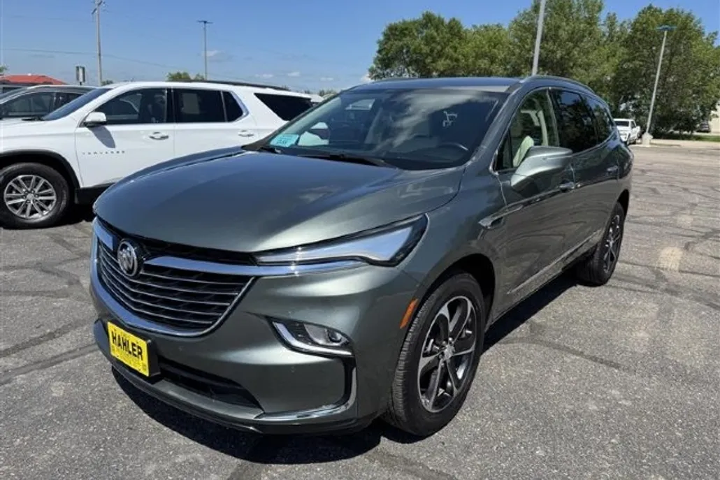 2022 Buick Enclave Essence photo 1