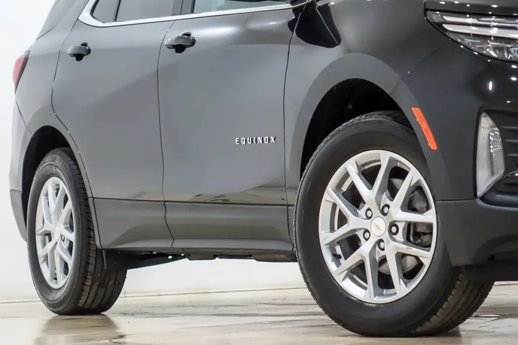 2023 Chevrolet Equinox LT photo 1