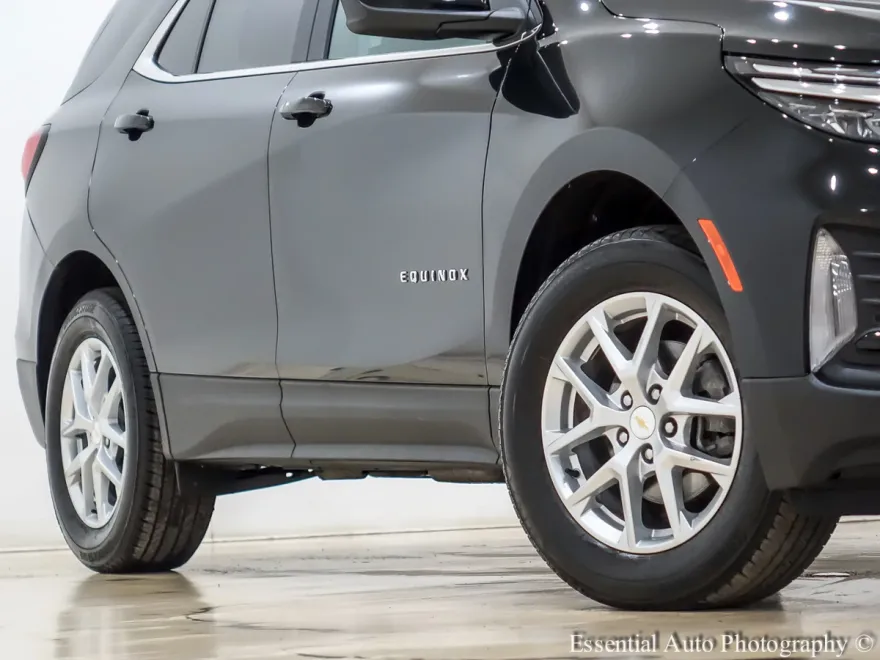 2023 Chevrolet Equinox LT photo 1