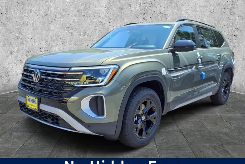 2025 Volkswagen Atlas Peak Edition SE photo 1