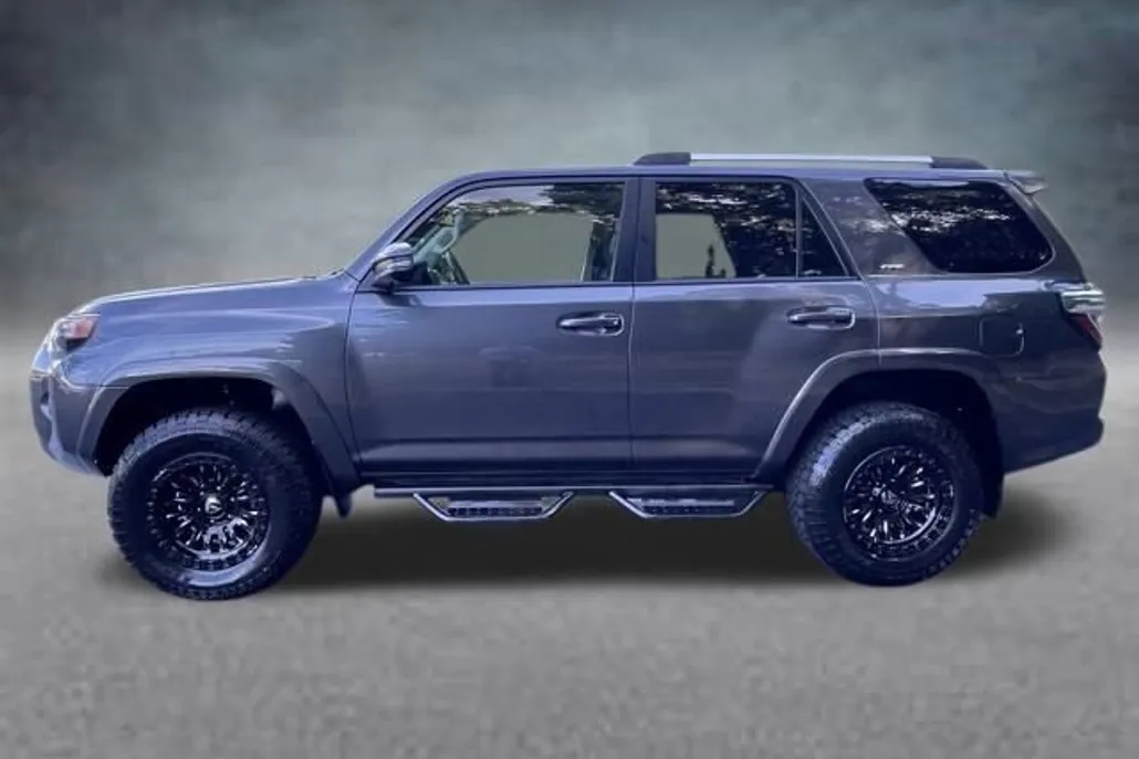 2022 Toyota 4Runner SR5 Premium photo 1