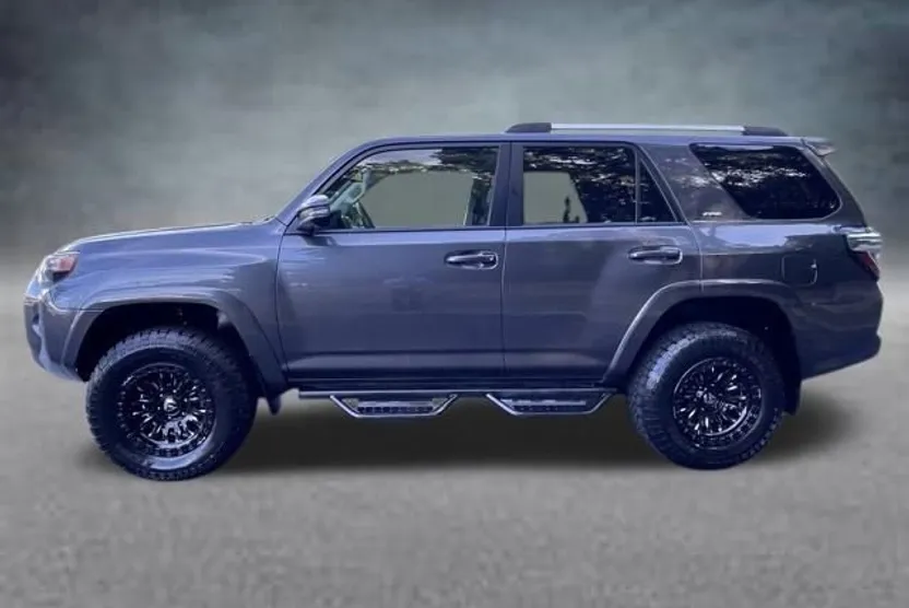 2022 Toyota 4Runner SR5 Premium photo 1