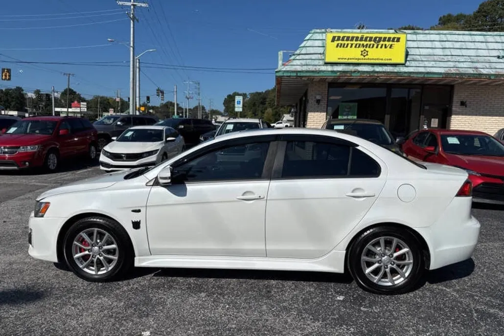 2016 Mitsubishi Lancer ES photo 1