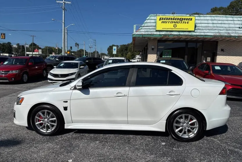 2016 Mitsubishi Lancer ES photo 1